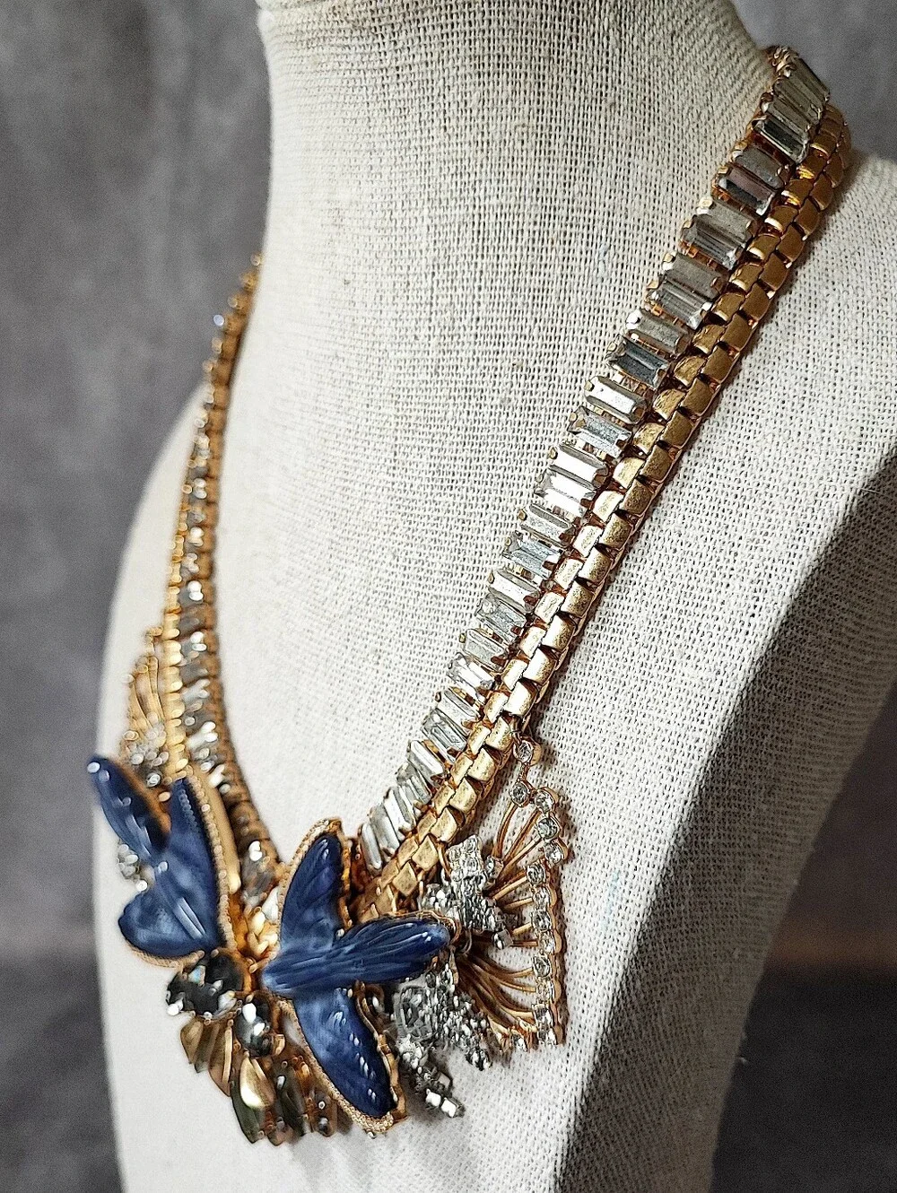 Stella • Dot Blue Marbled Molded Lucite Swallows Bluebirds Of Happiness Necklace